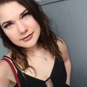 Meet your Posher, Becca